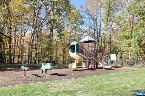 28 Woods Edge Road Old Tappan NJ 07675