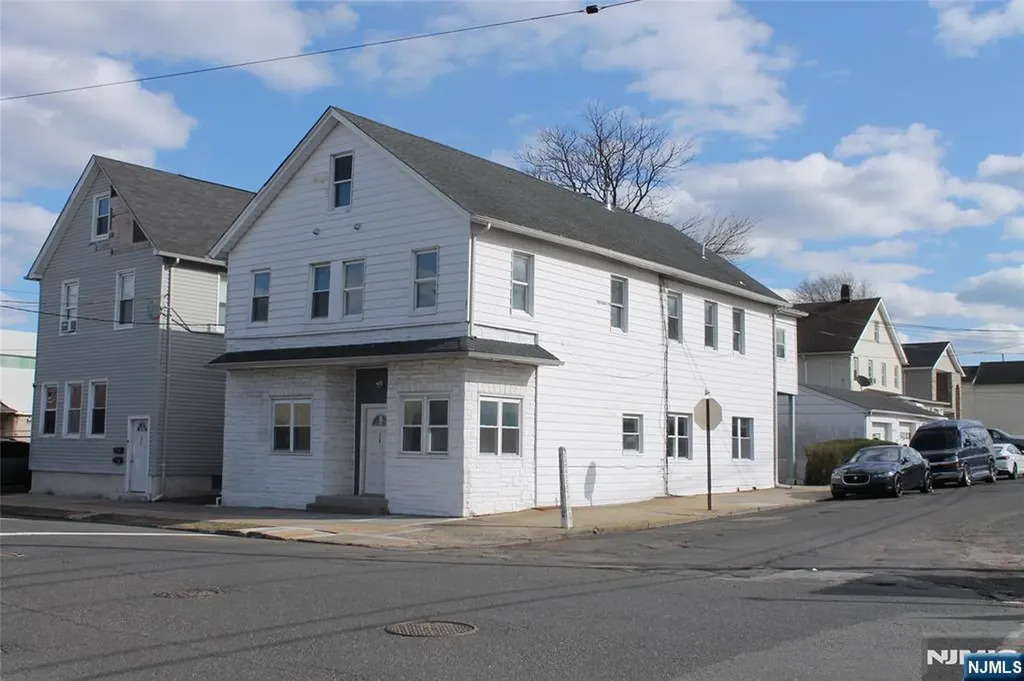 519 Roosevelt Avenue Carteret NJ 07008