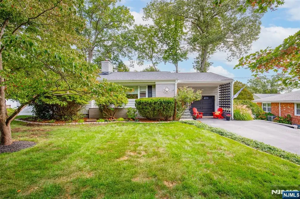 148 Vreeland Avenue Bloomingdale NJ 07403