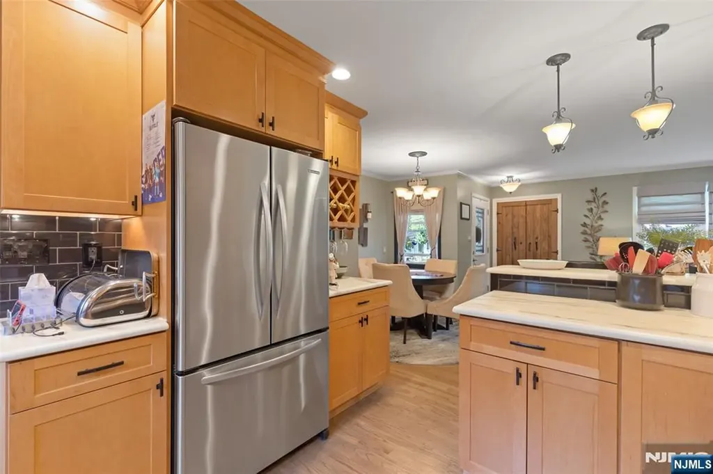 148 Vreeland Avenue Bloomingdale NJ 07403