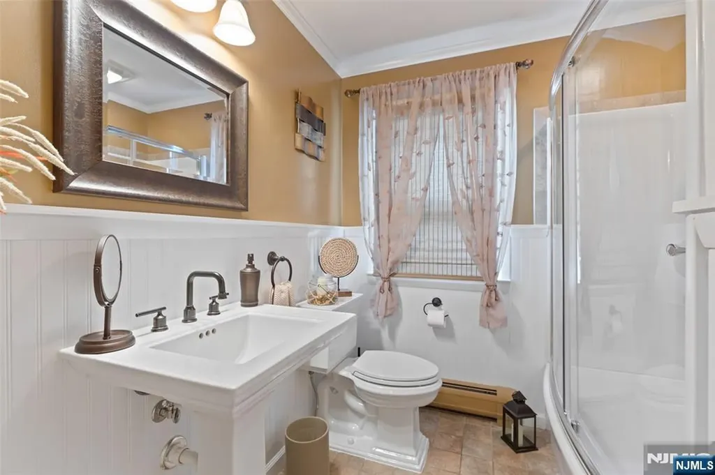 148 Vreeland Avenue Bloomingdale NJ 07403