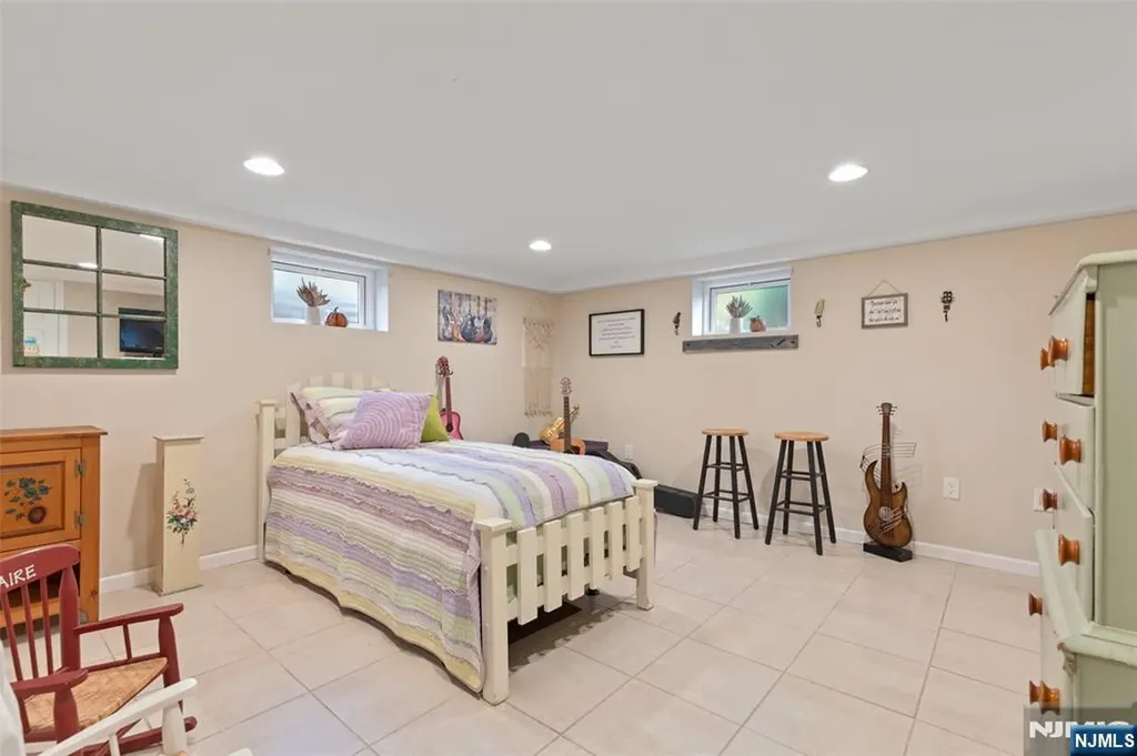 148 Vreeland Avenue Bloomingdale NJ 07403