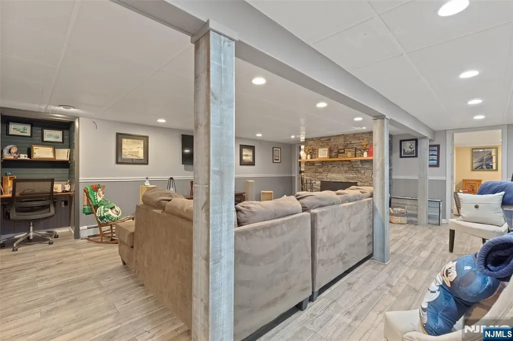 148 Vreeland Avenue Bloomingdale NJ 07403