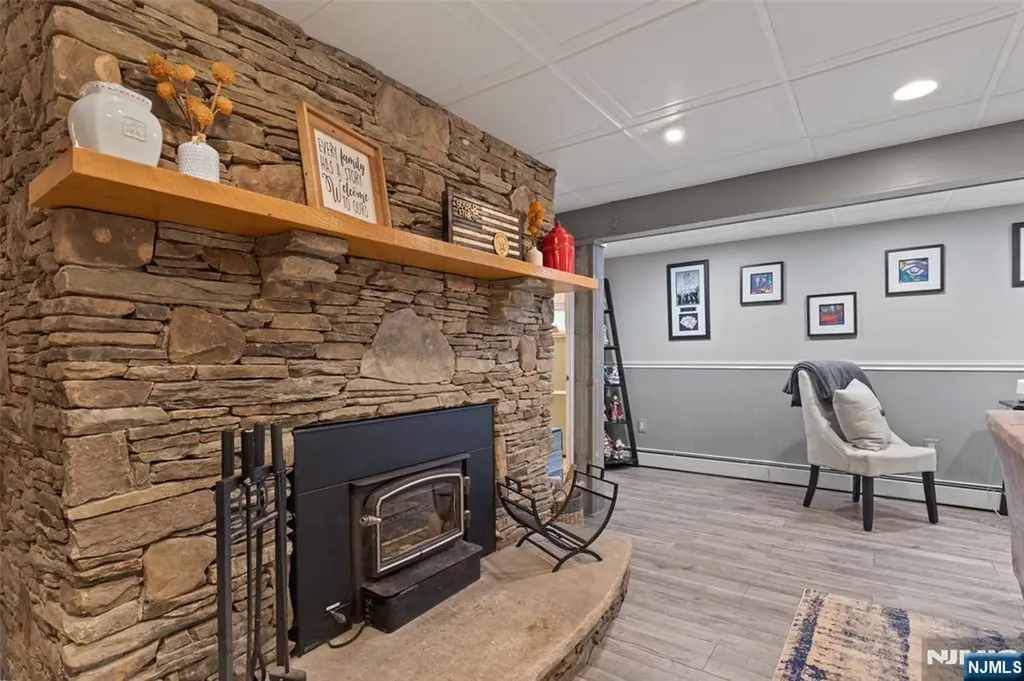 148 Vreeland Avenue Bloomingdale NJ 07403