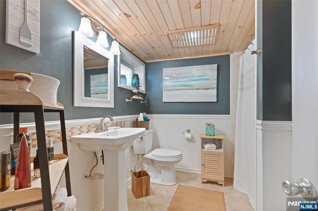 148 Vreeland Avenue Bloomingdale NJ 07403