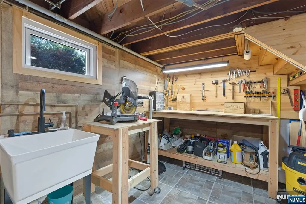 148 Vreeland Avenue Bloomingdale NJ 07403