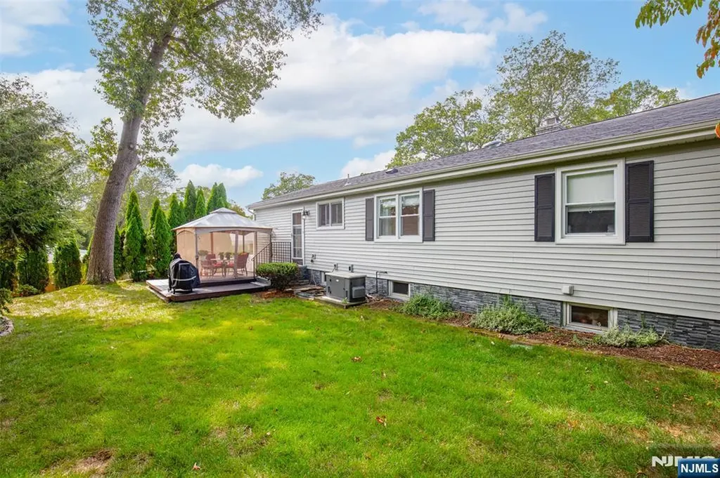 148 Vreeland Avenue Bloomingdale NJ 07403