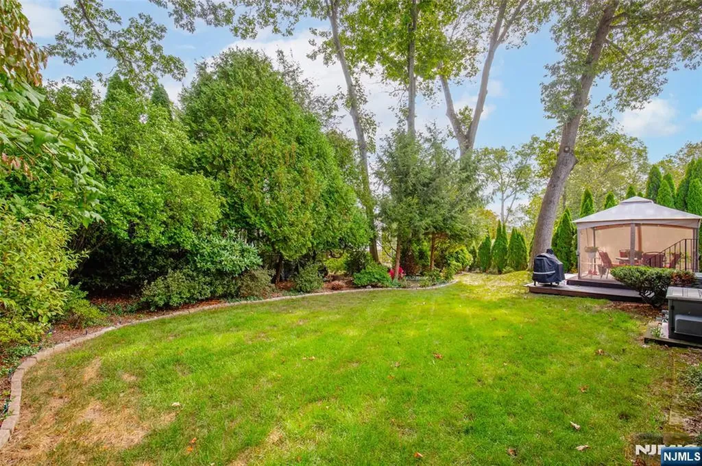 148 Vreeland Avenue Bloomingdale NJ 07403