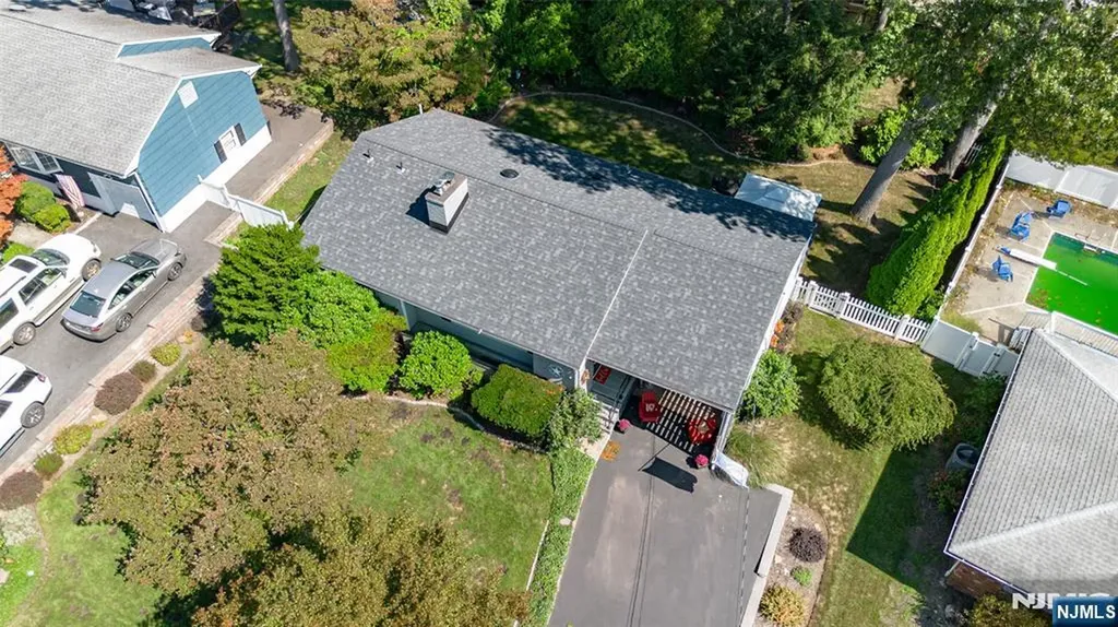 148 Vreeland Avenue Bloomingdale NJ 07403