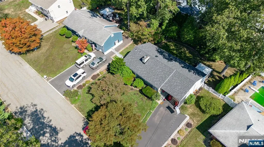 148 Vreeland Avenue Bloomingdale NJ 07403