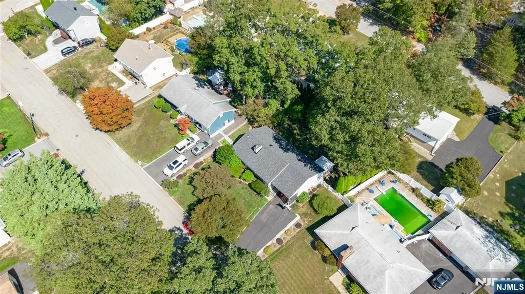 148 Vreeland Avenue Bloomingdale NJ 07403