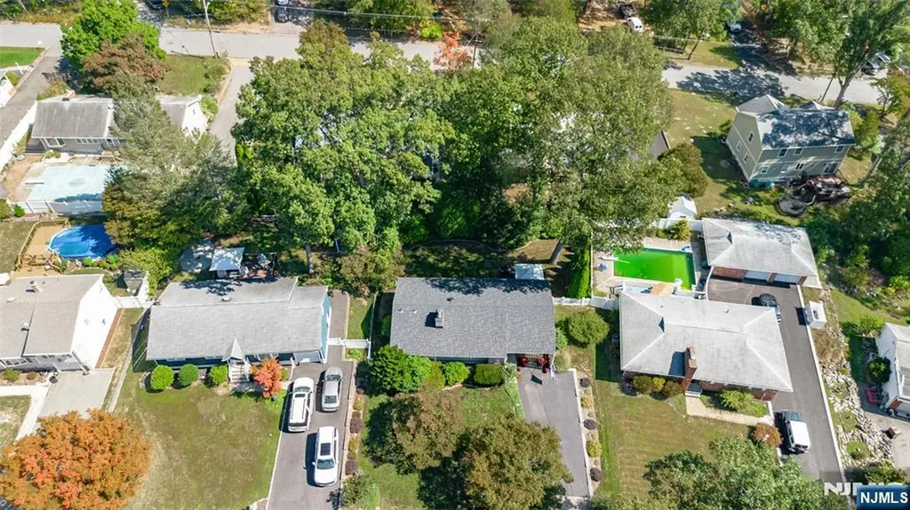 148 Vreeland Avenue Bloomingdale NJ 07403