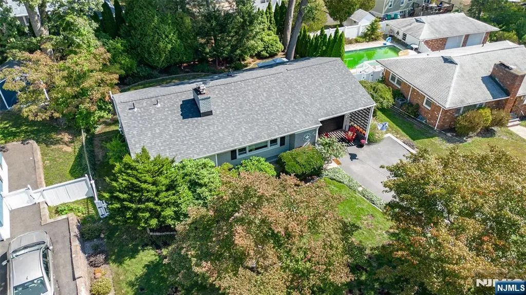 148 Vreeland Avenue Bloomingdale NJ 07403