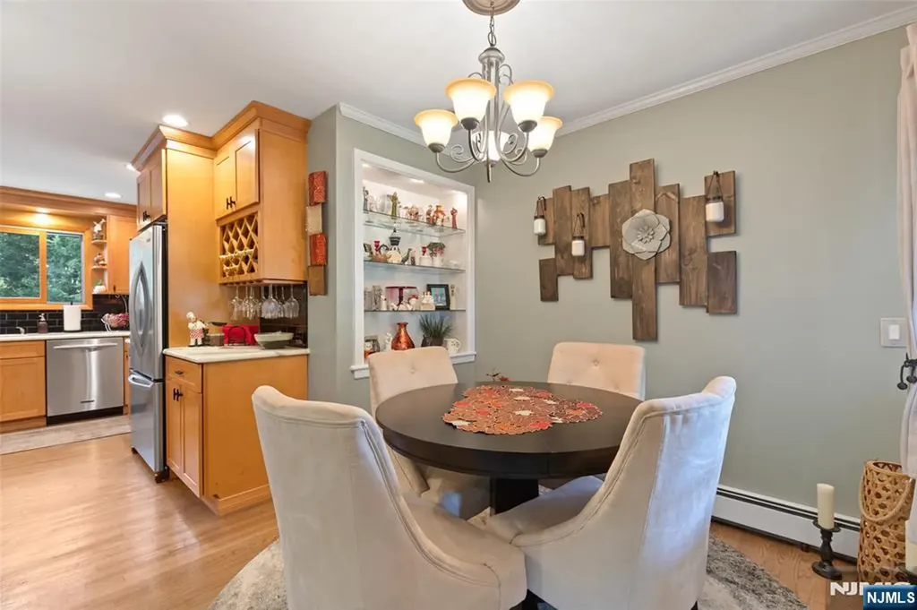 148 Vreeland Avenue Bloomingdale NJ 07403