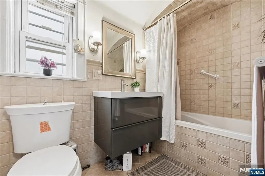 118 Avenue B Bayonne NJ 07002