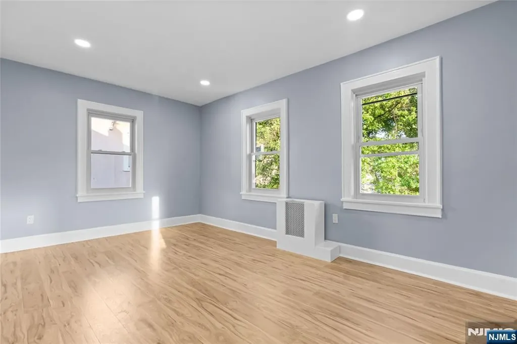 16 Palisade Avenue Bergenfield NJ 07621