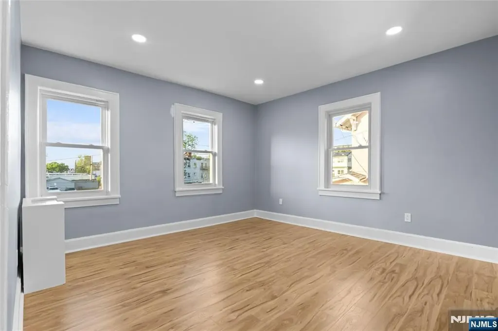 16 Palisade Avenue Bergenfield NJ 07621