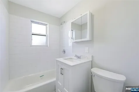161 18th Street Union City NJ 07087