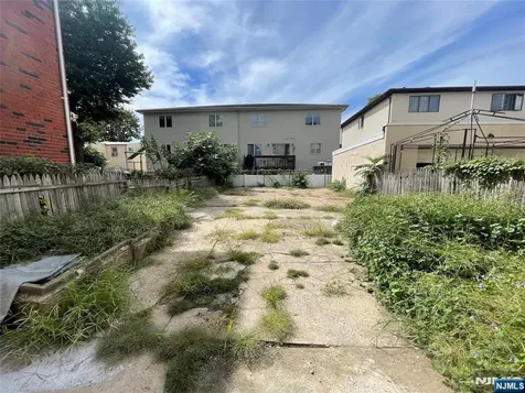 390 Delano Place Fairview NJ 07022