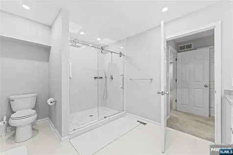 4 Mcmanus Court West Orange NJ 07052