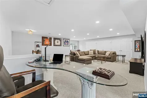 4 Mcmanus Court West Orange NJ 07052