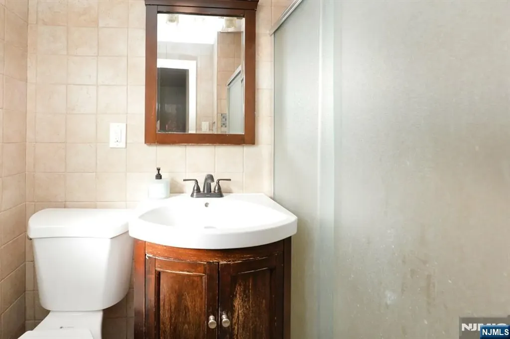 99 E Broad Street Bergenfield NJ 07621