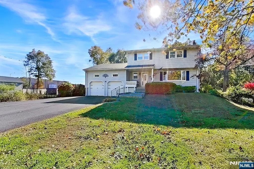 54 Mapledale Avenue Roxbury Township NJ 07876