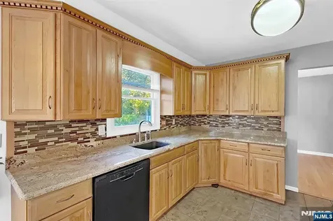 54 Mapledale Avenue Roxbury Township NJ 07876
