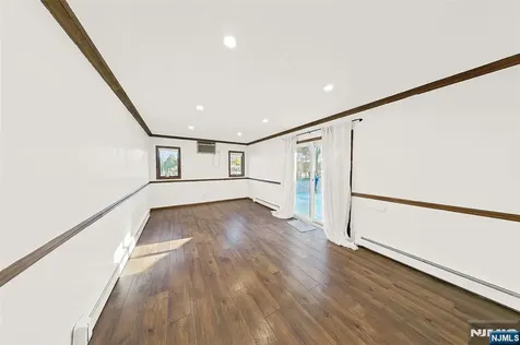 54 Mapledale Avenue Roxbury Township NJ 07876