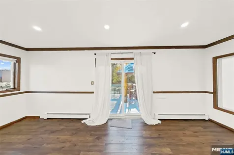 54 Mapledale Avenue Roxbury Township NJ 07876