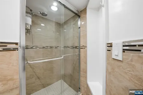 1265 15th Street Fort Lee NJ 07024