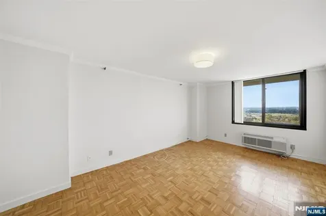1265 15th Street Fort Lee NJ 07024
