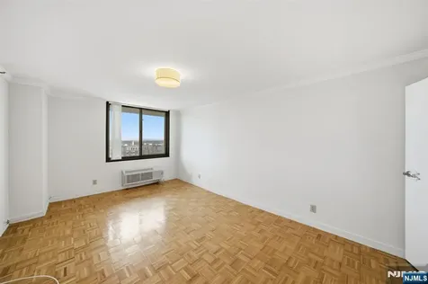 1265 15th Street Fort Lee NJ 07024