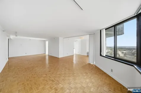 1265 15th Street Fort Lee NJ 07024