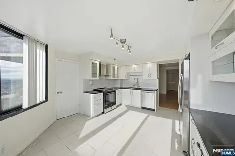1265 15th Street Fort Lee NJ 07024
