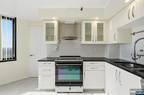 1265 15th Street Fort Lee NJ 07024