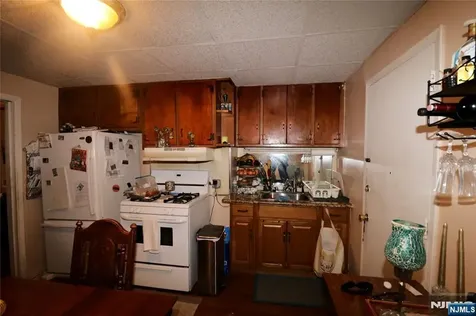 233-235 Adams Street Newark NJ 07105
