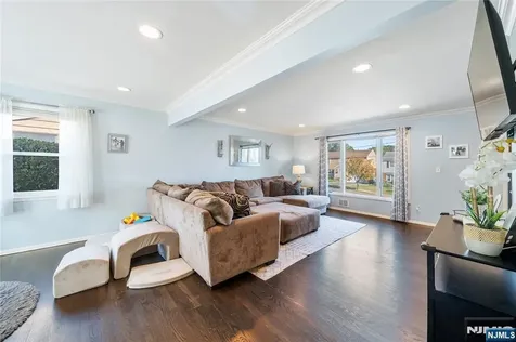 25 Glenview Road Nutley NJ 07110