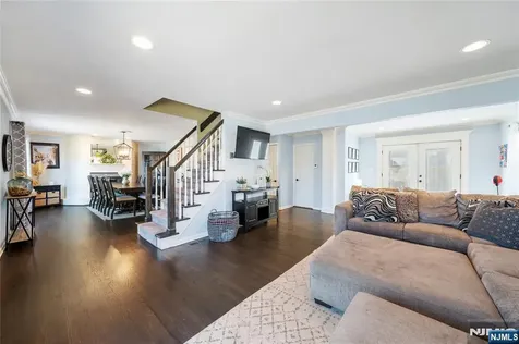 25 Glenview Road Nutley NJ 07110
