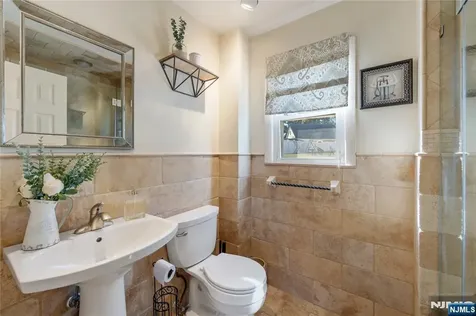 25 Glenview Road Nutley NJ 07110