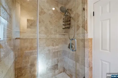25 Glenview Road Nutley NJ 07110