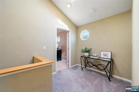 25 Glenview Road Nutley NJ 07110