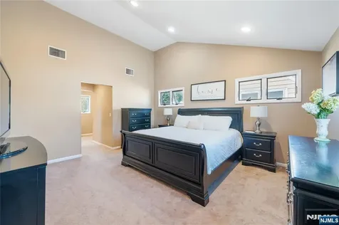 25 Glenview Road Nutley NJ 07110