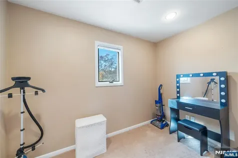 25 Glenview Road Nutley NJ 07110