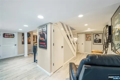 25 Glenview Road Nutley NJ 07110