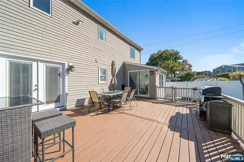 25 Glenview Road Nutley NJ 07110
