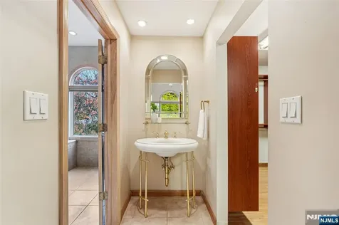 277 Spring Valley Road Park Ridge NJ 07656