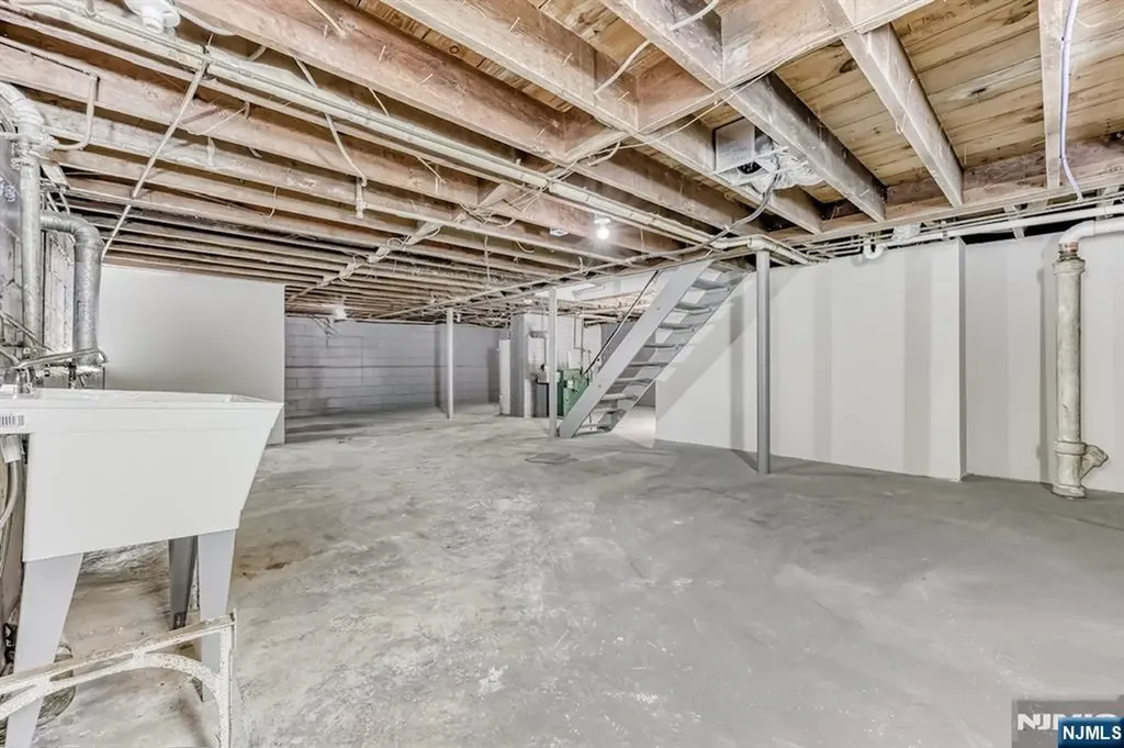 8 Parkway Caldwell NJ 07006