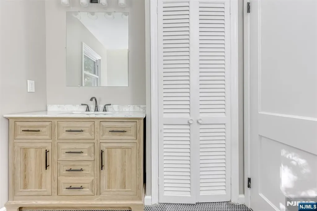 8 Parkway Caldwell NJ 07006