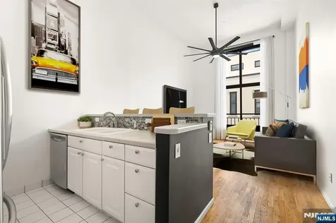 518-536 Gregory Weehawken NJ 07086